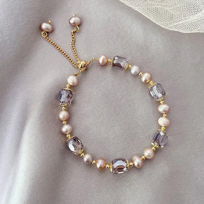 Pulseira Dourada Charm em Pérola Natural de Água Doce e Cristal Banhado em Ouro 14K - Ravelle Luxe