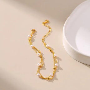 Pulseira Dourada de Dupla Cadeia com Pérolas e Banhada em Ouro 18K - Ravelle Luxe