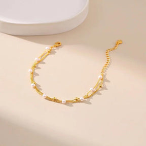 Pulseira Dourada de Dupla Cadeia com Pérolas e Banhada em Ouro 18K - Ravelle Luxe