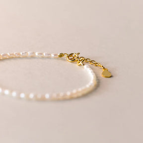 Pulseira Dourada de Pérolas Naturais com Corrente em Prata Esterlina 925 - Ravelle Luxe